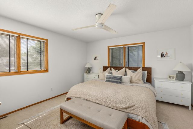 1212 57th Place, West Des Moines, IA 50266