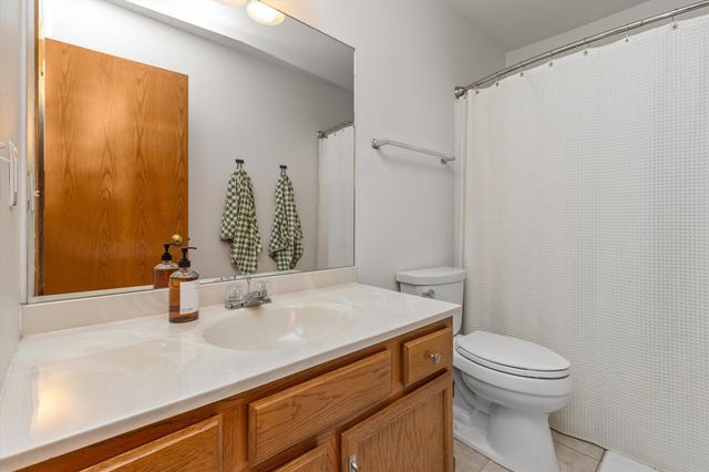 1212 57th Place, West Des Moines, IA 50266