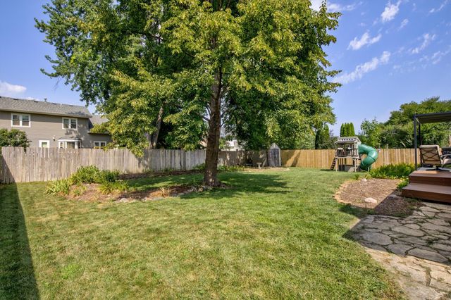 1212 57th Place, West Des Moines, IA 50266