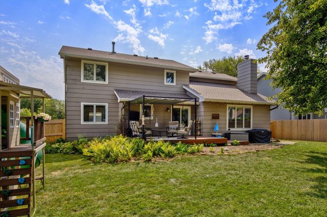 1212 57th Place, West Des Moines, IA 50266