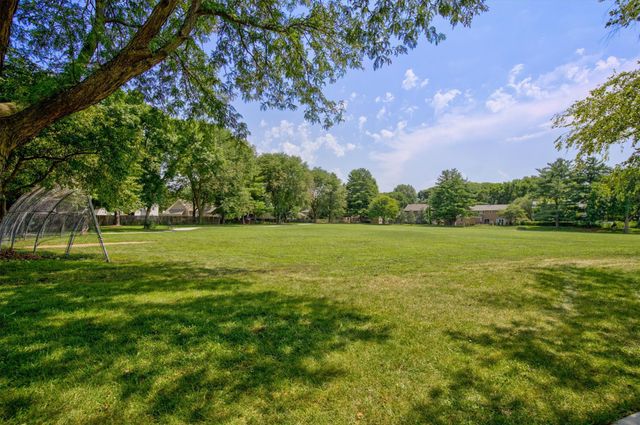1212 57th Place, West Des Moines, IA 50266