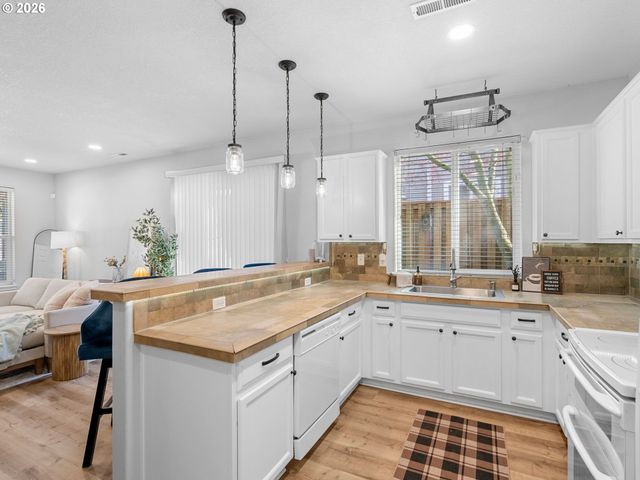 6225 Sw 182ND Ter, Beaverton, OR 97007