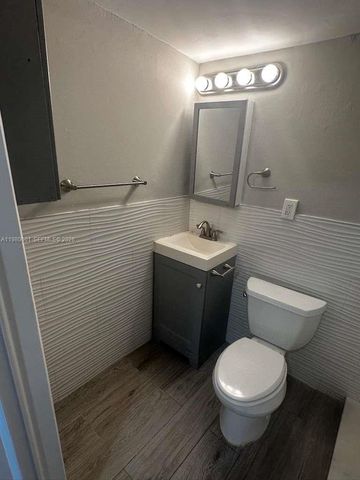 6837 SW 39th Ter B, Miami, FL 33155