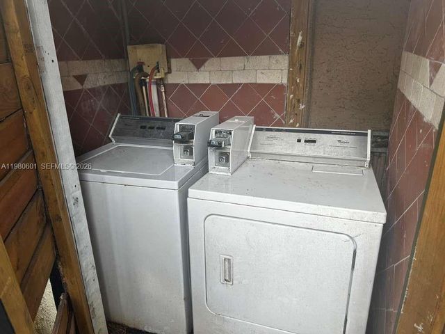 6837 SW 39th Ter B, Miami, FL 33155