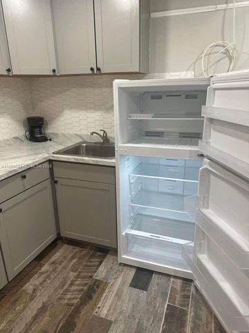 6837 SW 39th Ter B, Miami, FL 33155