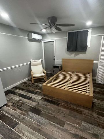 6837 SW 39th Ter B, Miami, FL 33155