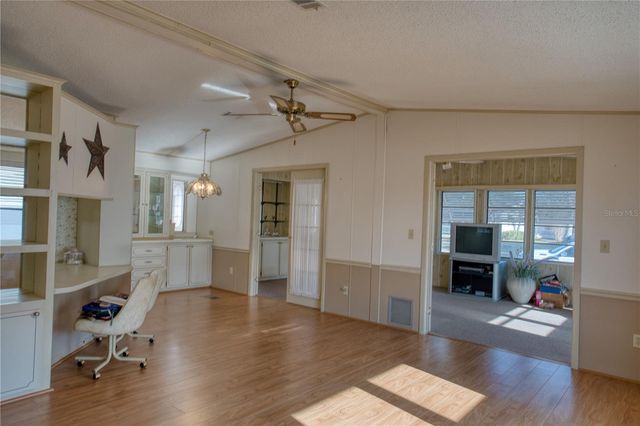 1863 W SCHWARTZ BOULEVARD, Lady Lake, FL 32159