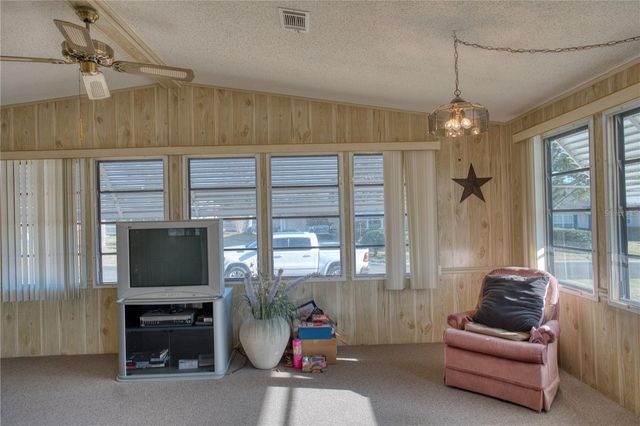 1863 W SCHWARTZ BOULEVARD, Lady Lake, FL 32159