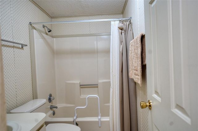 1863 W SCHWARTZ BOULEVARD, Lady Lake, FL 32159