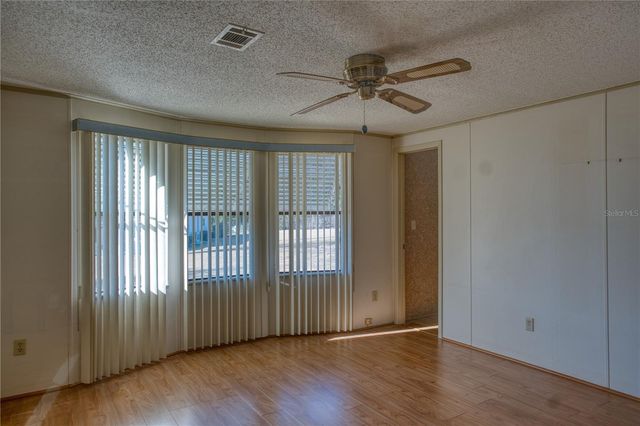 1863 W SCHWARTZ BOULEVARD, Lady Lake, FL 32159