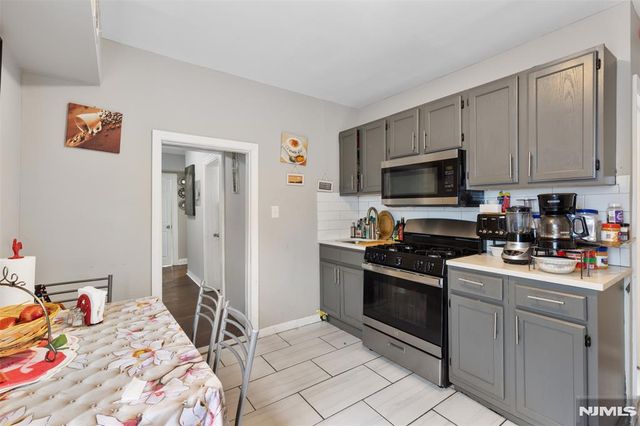 447 17th Street, Newark, NJ 07103