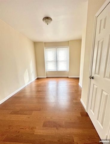 447 17th Street, Newark, NJ 07103