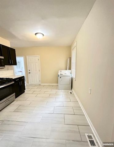 447 17th Street, Newark, NJ 07103