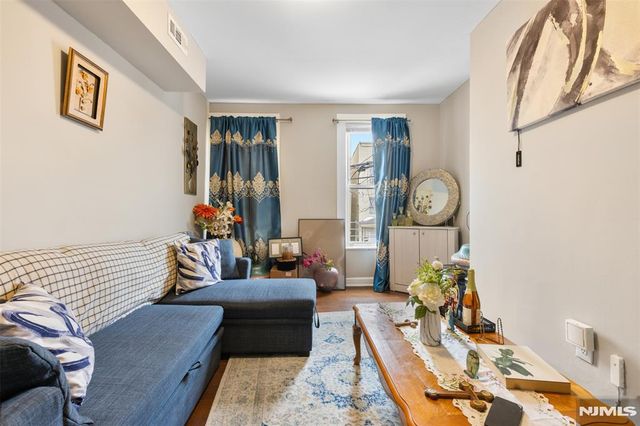 447 17th Street, Newark, NJ 07103
