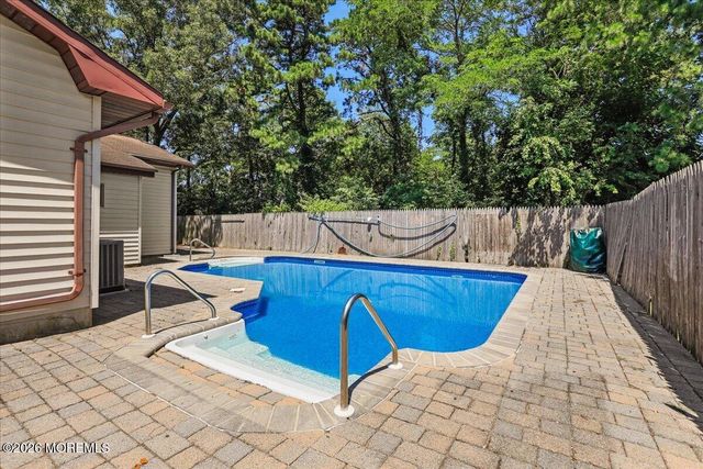 825 Madison Avenue, Toms River, NJ 08757