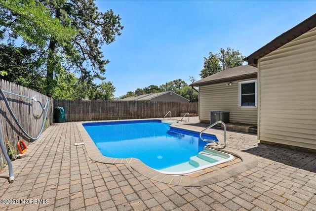825 Madison Avenue, Toms River, NJ 08757
