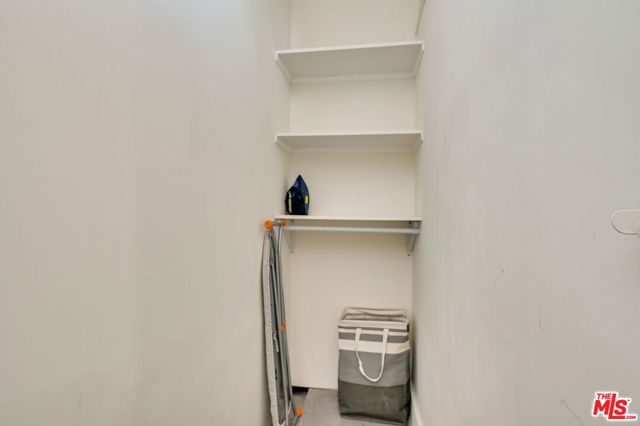 8761 Dorrington Avenue B, West Hollywood, CA 90048