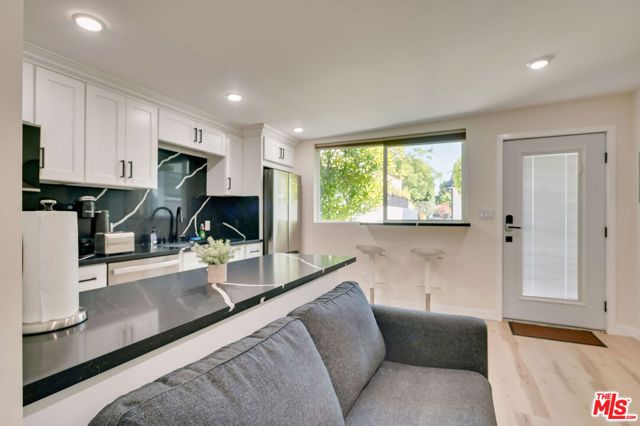 8761 Dorrington Avenue B, West Hollywood, CA 90048