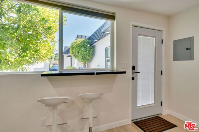 8761 Dorrington Avenue B, West Hollywood, CA 90048