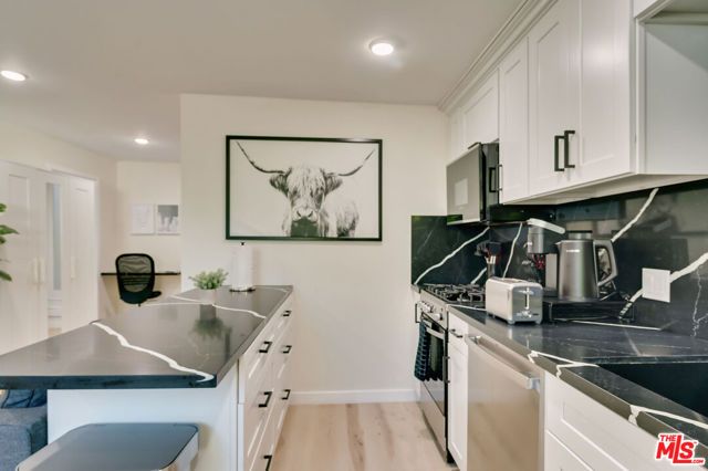 8761 Dorrington Avenue B, West Hollywood, CA 90048