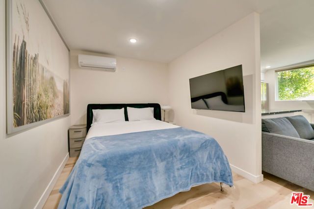 8761 Dorrington Avenue B, West Hollywood, CA 90048