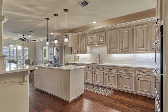 147 Sunnyvale W, Montgomery, TX 77356