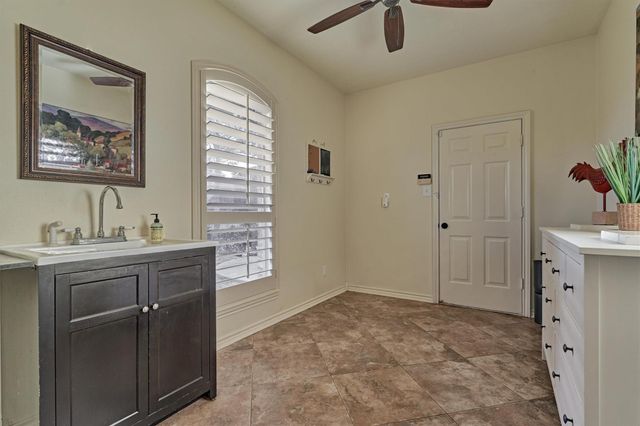 147 Sunnyvale W, Montgomery, TX 77356