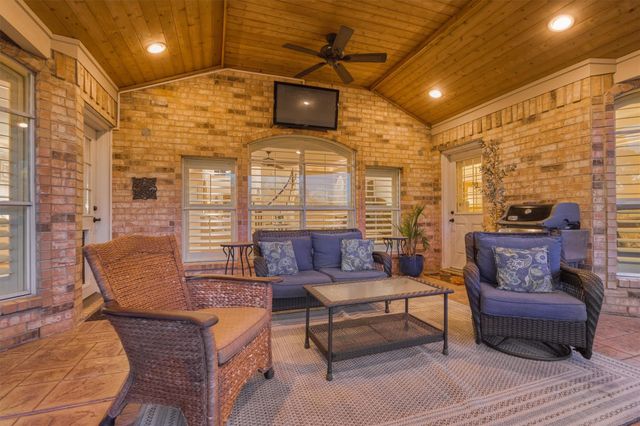 147 Sunnyvale W, Montgomery, TX 77356