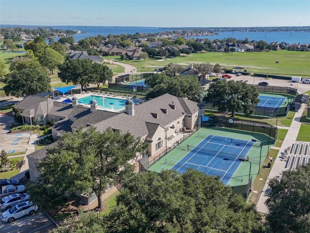 147 Sunnyvale W, Montgomery, TX 77356