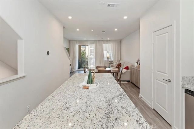 129 Dove Lndg, Covina, CA 91722