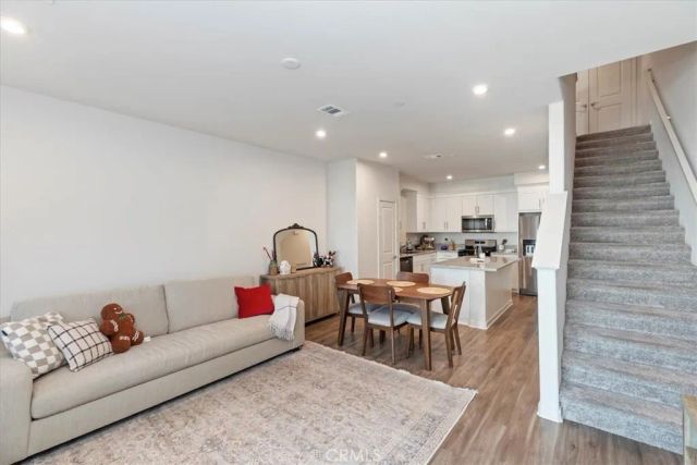 129 Dove Lndg, Covina, CA 91722