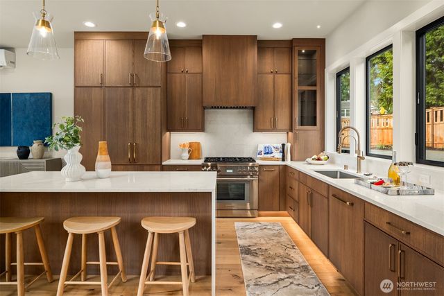 5916 10805 108th Avenue NE, Kirkland, WA 98033