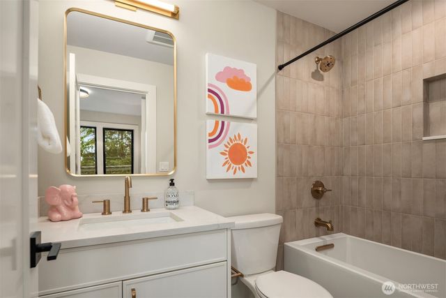 5916 10805 108th Avenue NE, Kirkland, WA 98033