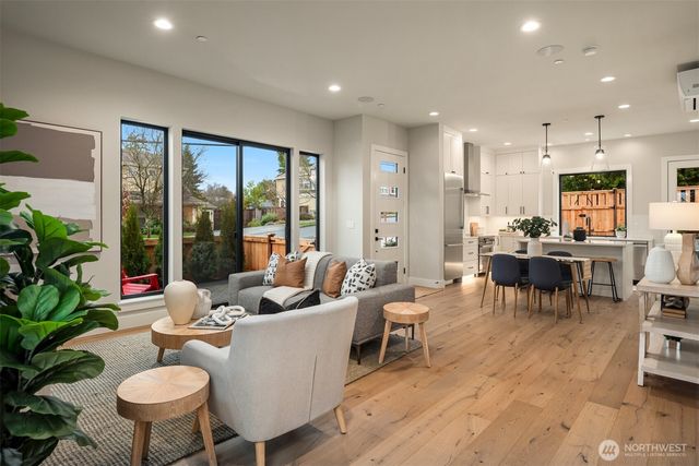 5916 10805 108th Avenue NE, Kirkland, WA 98033