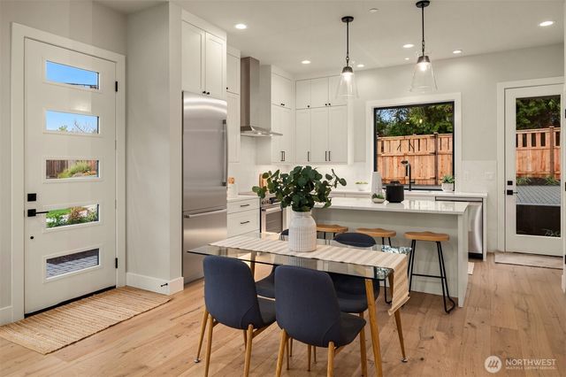 5916 10805 108th Avenue NE, Kirkland, WA 98033