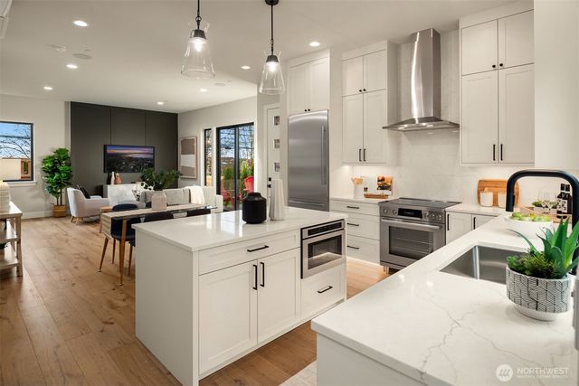 5916 10805 108th Avenue NE, Kirkland, WA 98033