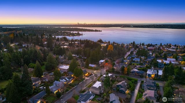 5916 10805 108th Avenue NE, Kirkland, WA 98033