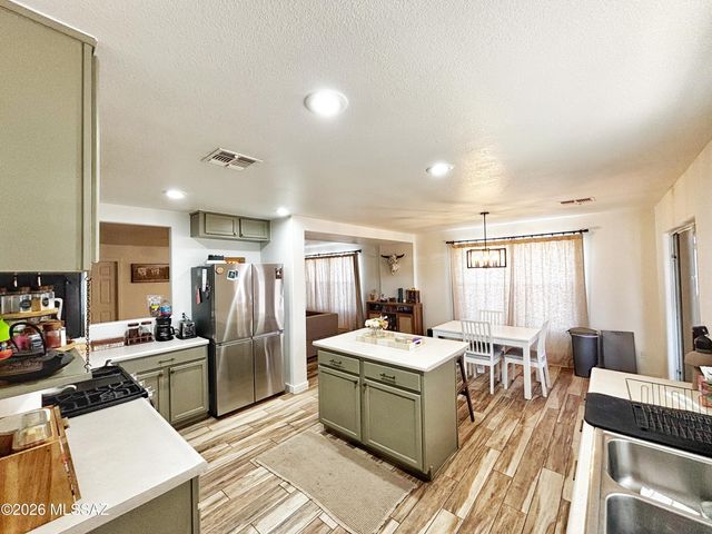 10883 S Sky Kristen Loop, Vail, AZ 85641