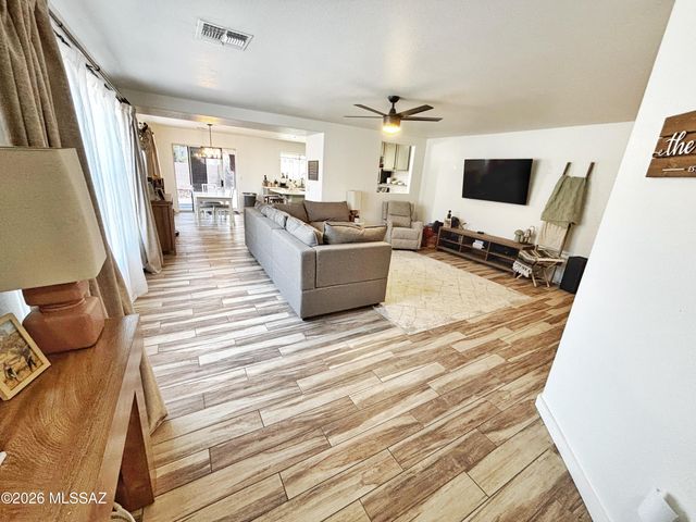 10883 S Sky Kristen Loop, Vail, AZ 85641