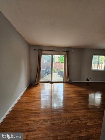 9657 LINDENBROOK ST, Fairfax, VA 22031