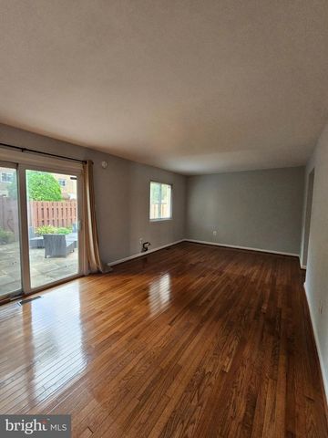 9657 LINDENBROOK ST, Fairfax, VA 22031