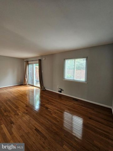 9657 LINDENBROOK ST, Fairfax, VA 22031