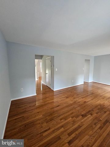 9657 LINDENBROOK ST, Fairfax, VA 22031