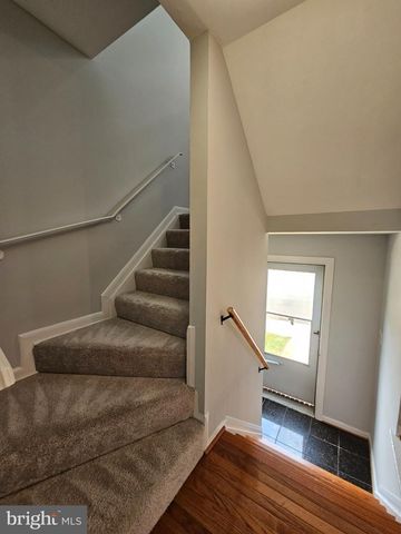 9657 LINDENBROOK ST, Fairfax, VA 22031