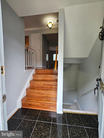 9657 LINDENBROOK ST, Fairfax, VA 22031