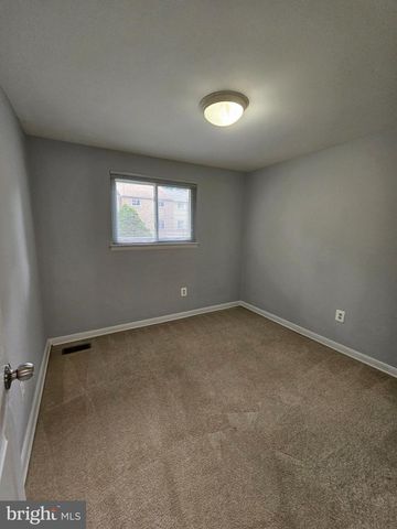 9657 LINDENBROOK ST, Fairfax, VA 22031