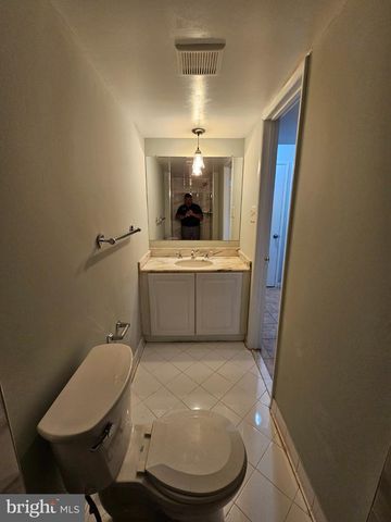 9657 LINDENBROOK ST, Fairfax, VA 22031