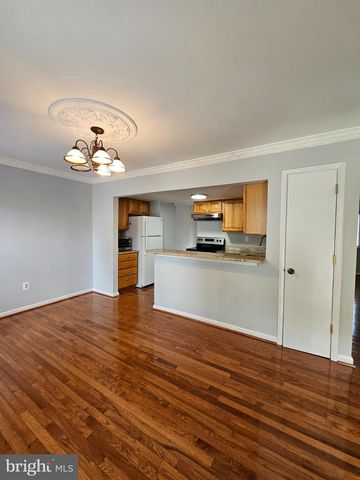 9657 LINDENBROOK ST, Fairfax, VA 22031