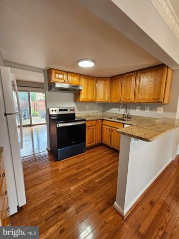 9657 LINDENBROOK ST, Fairfax, VA 22031