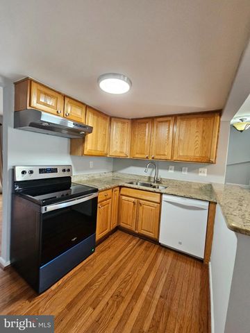 9657 LINDENBROOK ST, Fairfax, VA 22031